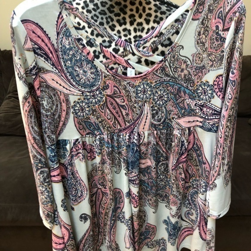 Honey Me‎ flowy top